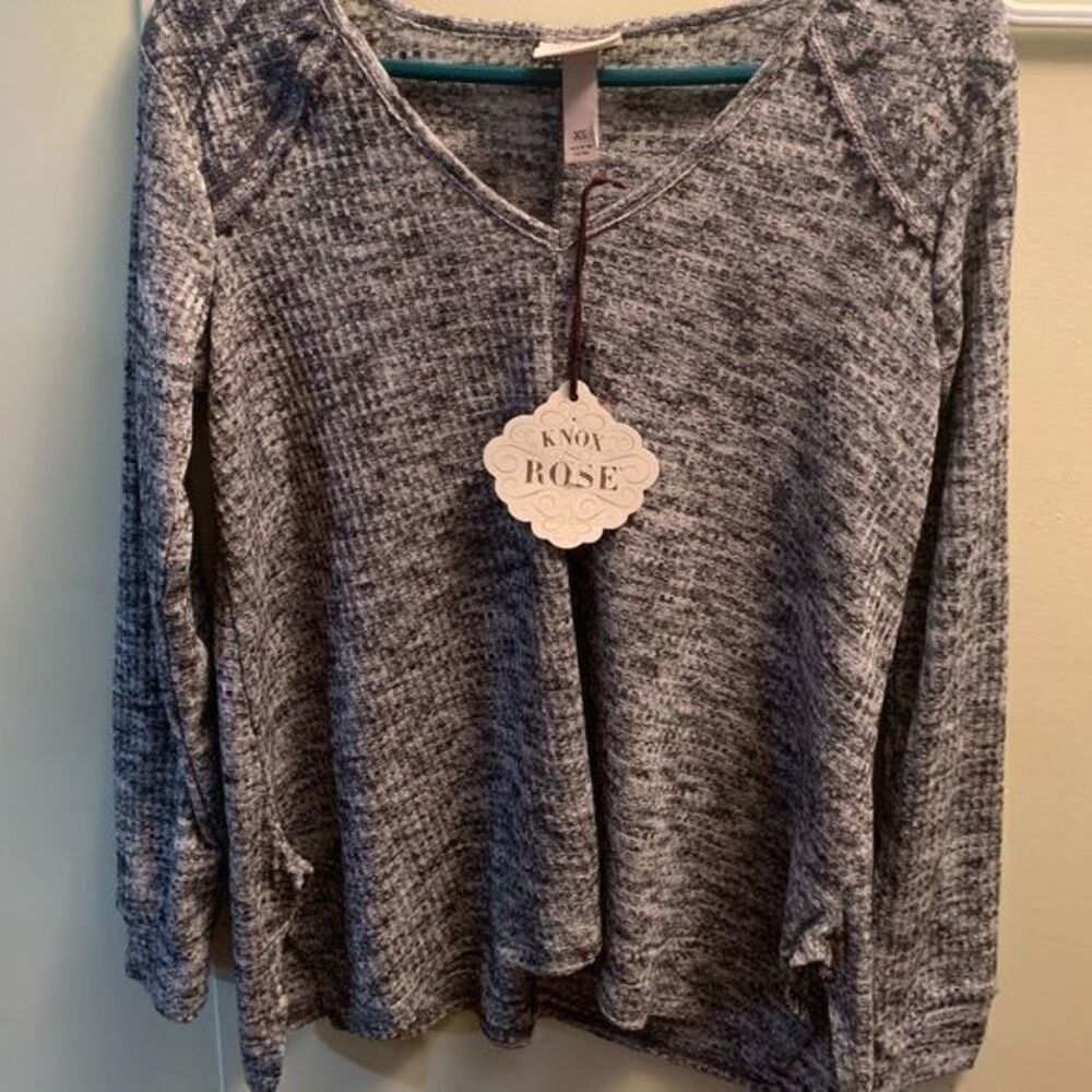 3/$30 🌺 Knox Rose Grey Longsleeve Shirt Size XS
